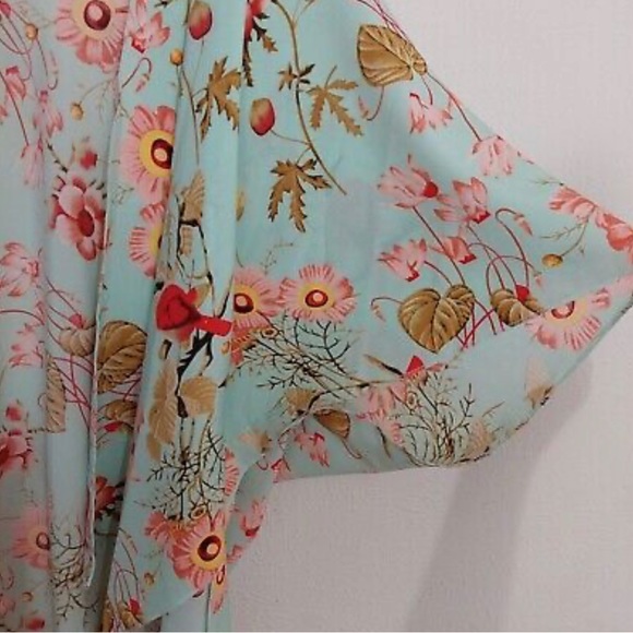 One Size Fits Most Beautiful Floral Kimono - Picture 4 of 7